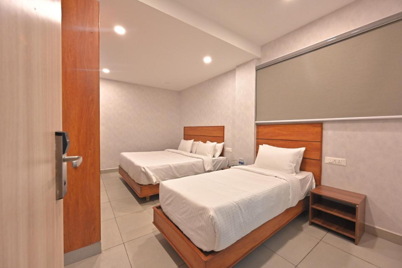Hotel Cr Rivera à Madurai Extérieur photo